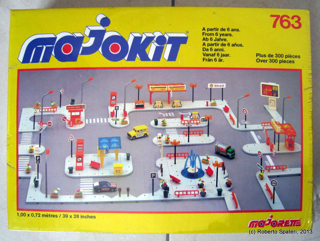 Majorette  City area with Fountain (n.Kit-0763)